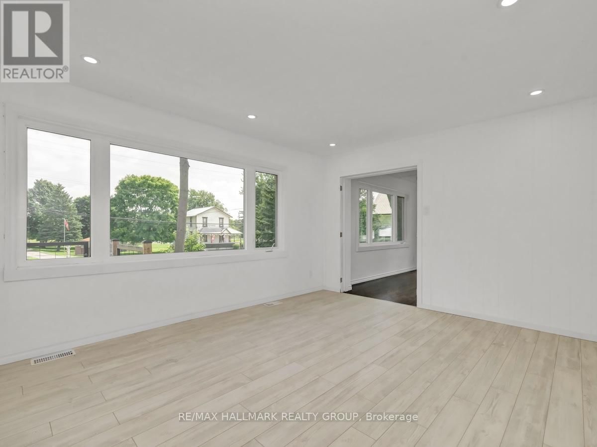 8692 BANK STREET Image 16