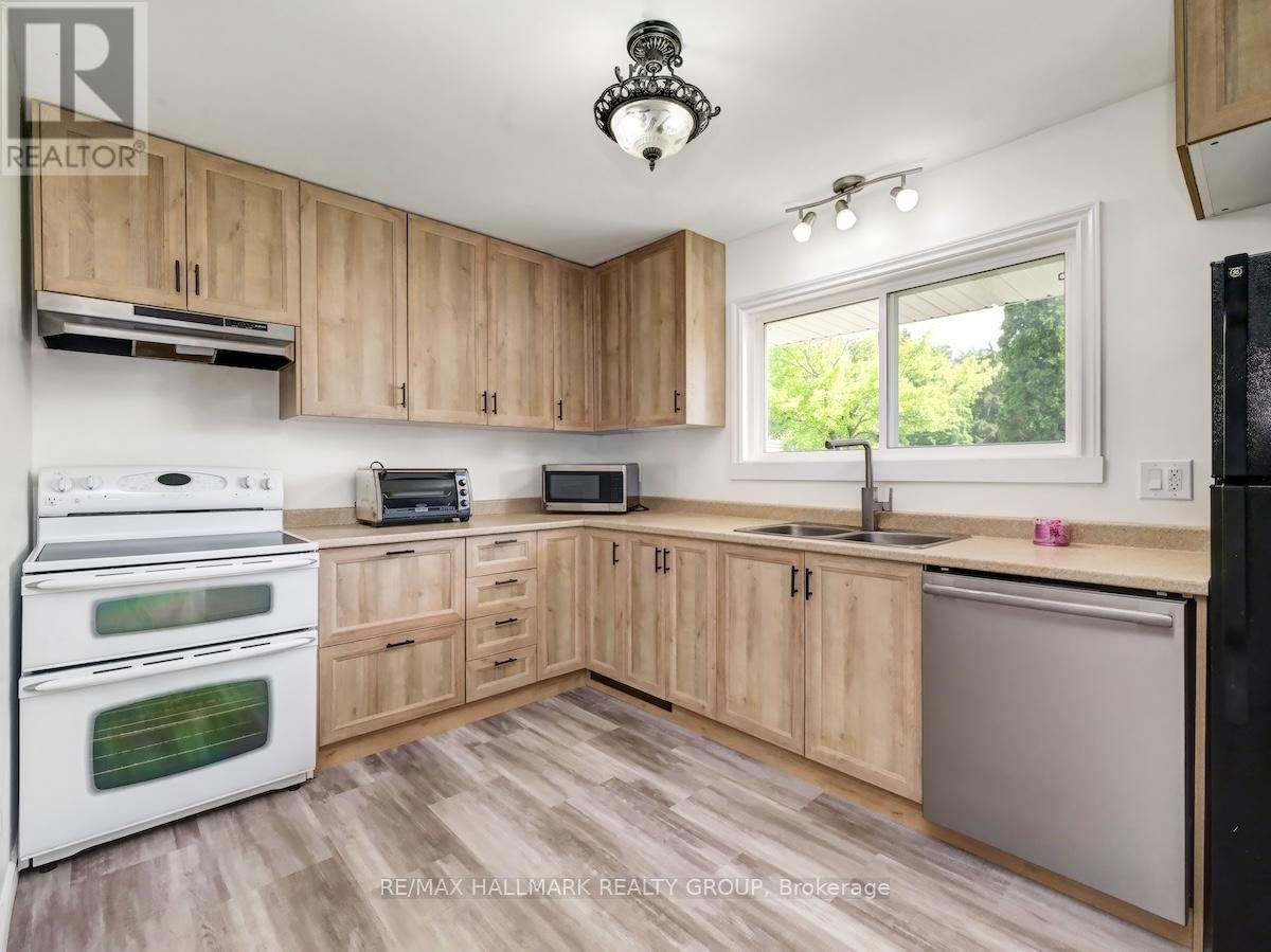 8692 BANK STREET Image 18