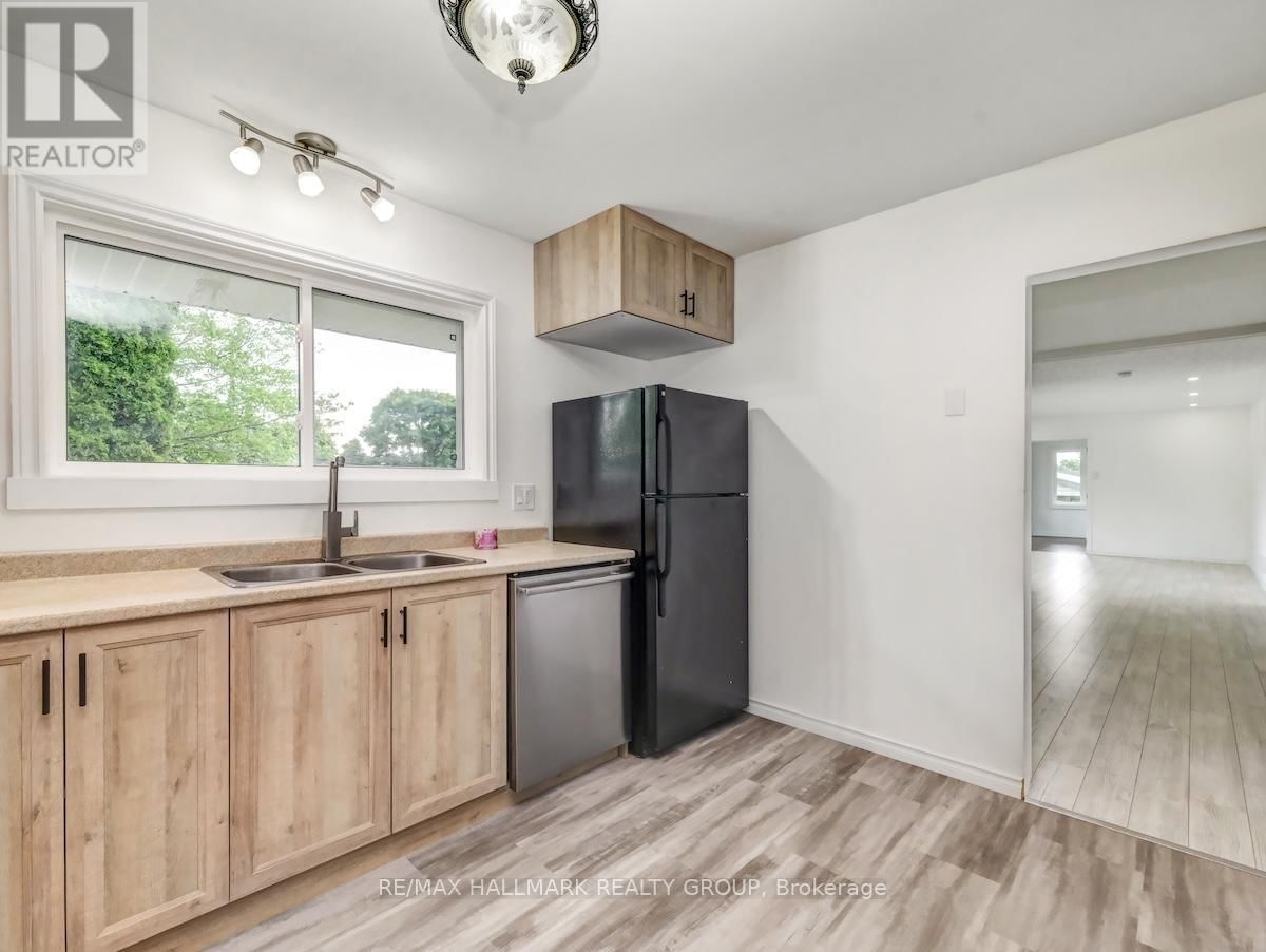 8692 BANK STREET Image 21