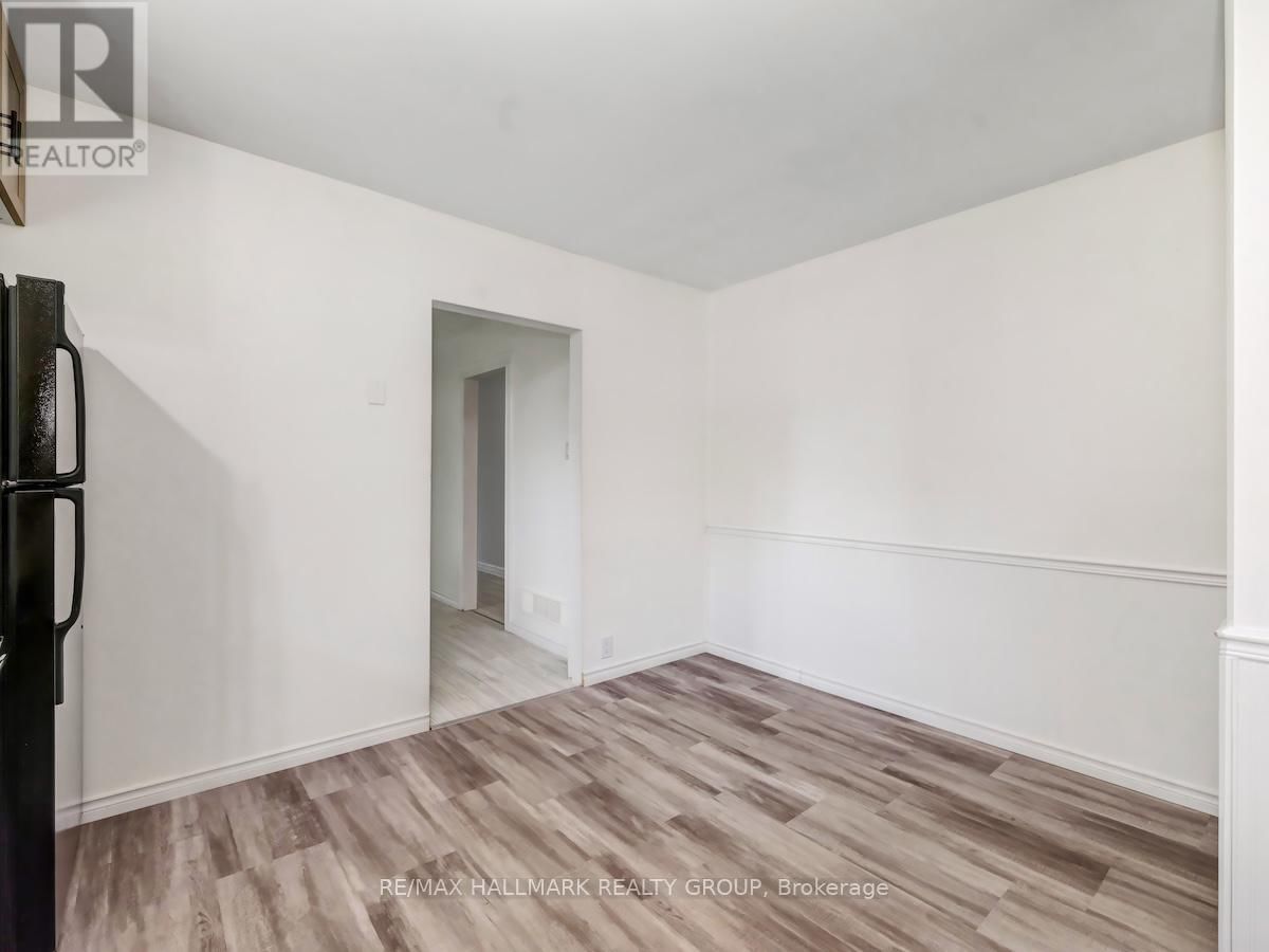 8692 BANK STREET Image 22