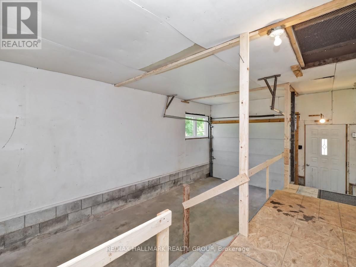 8692 BANK STREET Image 25