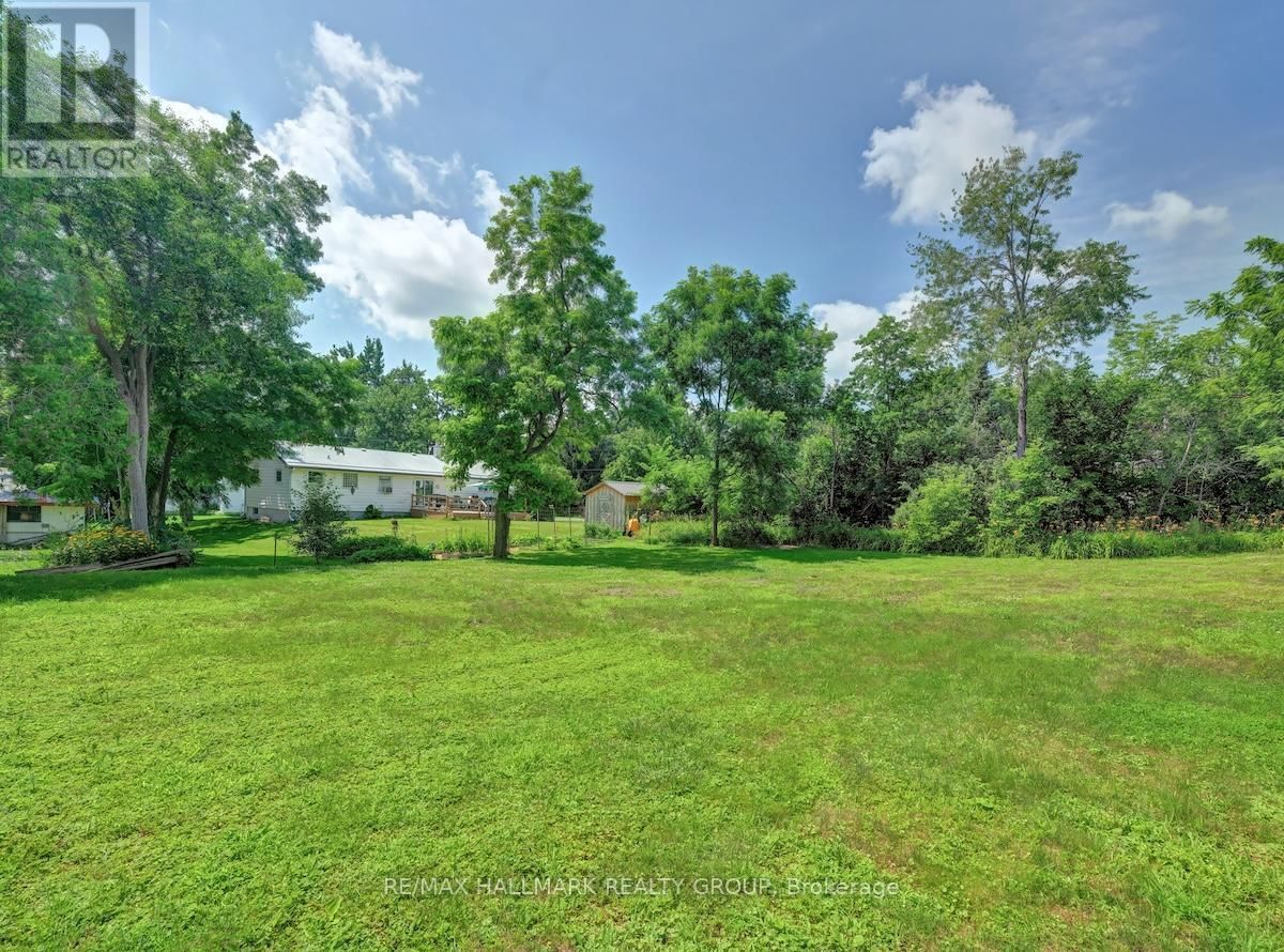 8692 BANK STREET Image 29