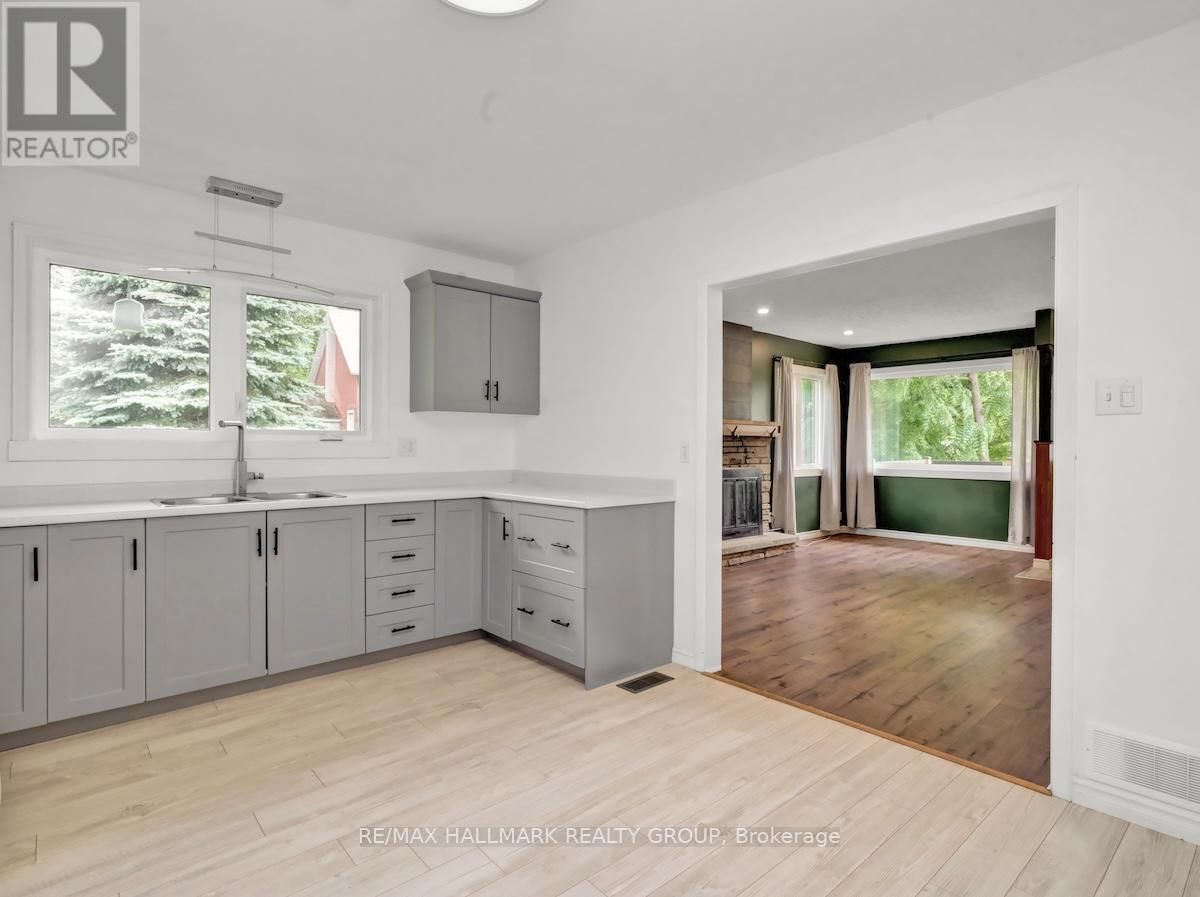 8692 BANK STREET Image 8