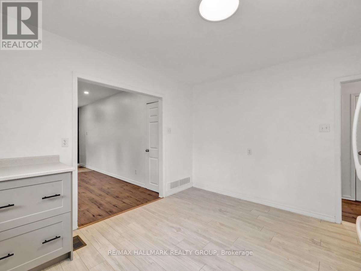 8692 BANK STREET Image 9