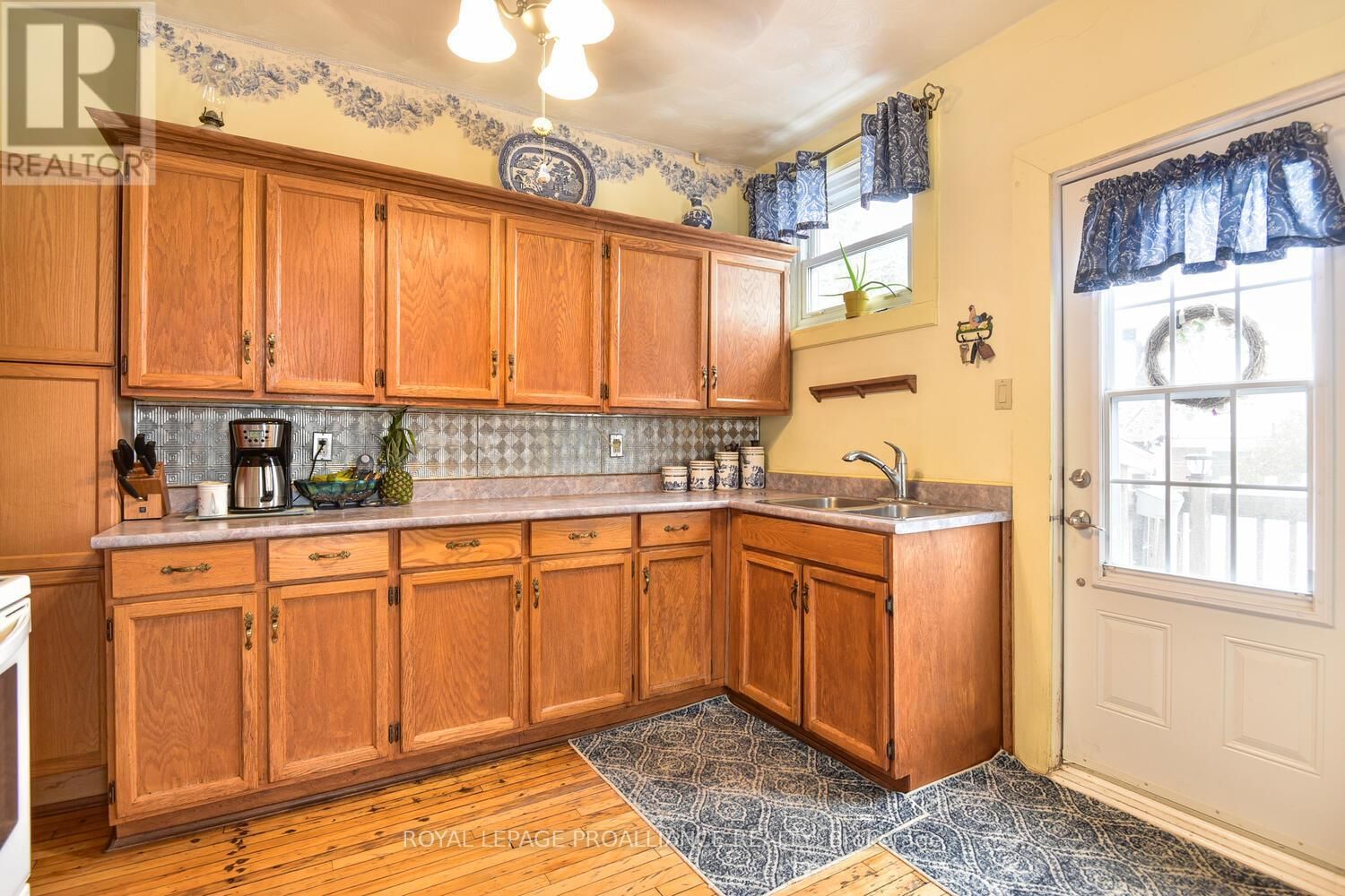 741 BENSON STREET EAST Image 7