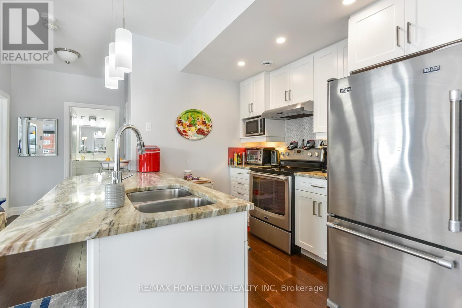 201 - 1109 MILLWOOD AVENUE Image 20