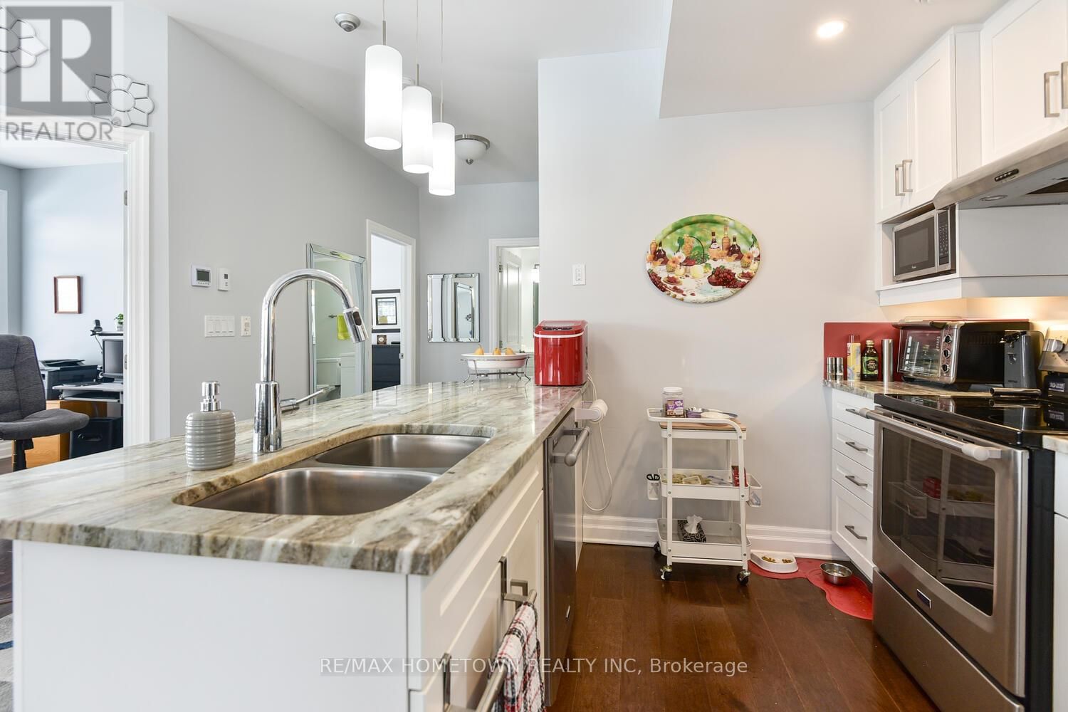 201 - 1109 MILLWOOD AVENUE Image 21