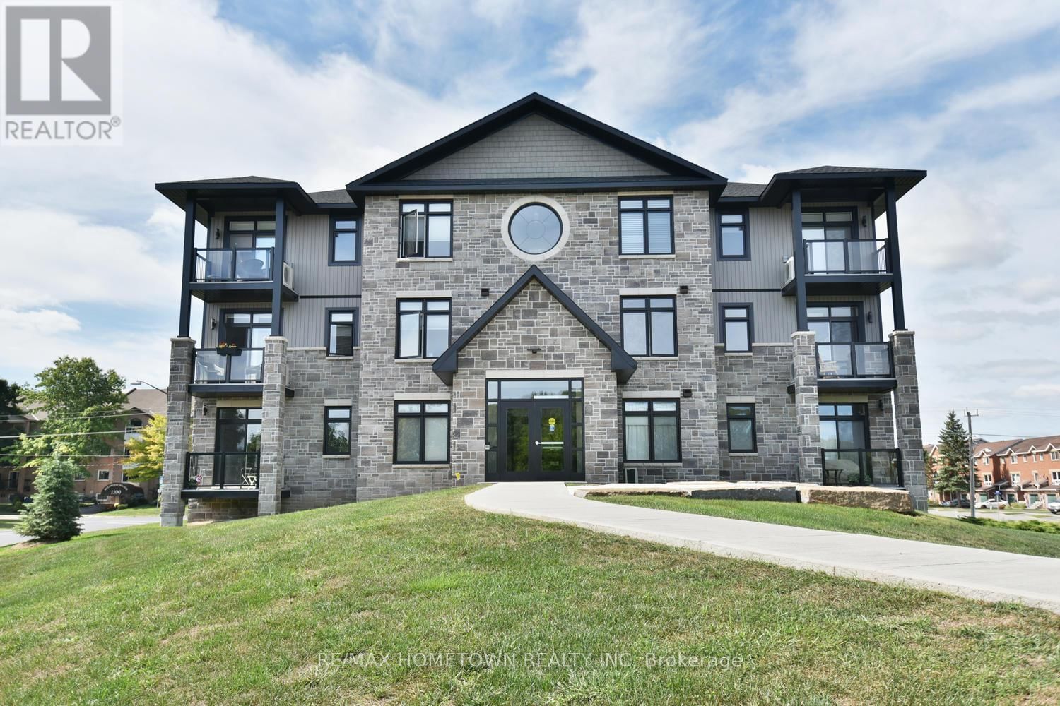 201 - 1109 MILLWOOD AVENUE Image 3