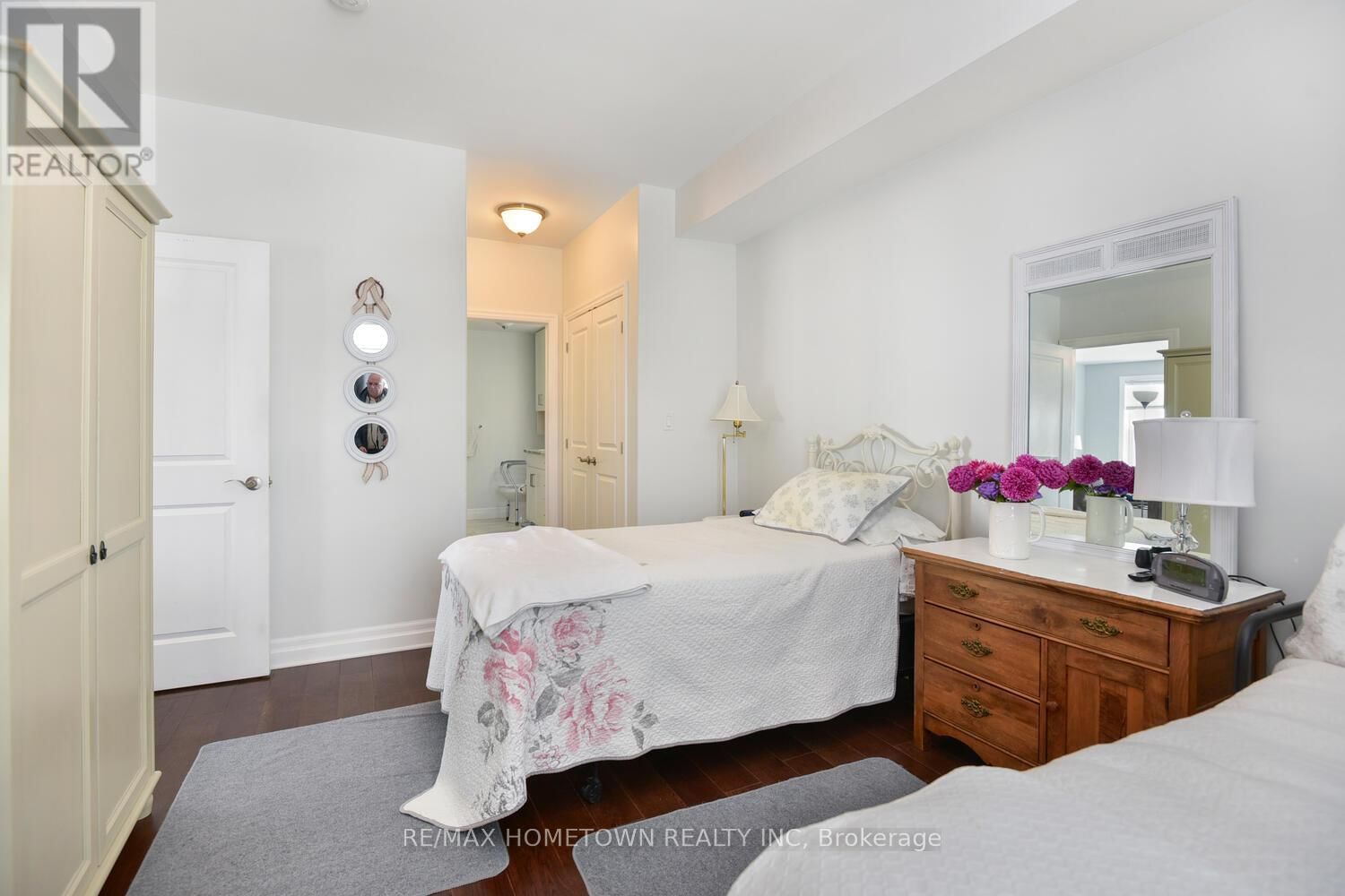 201 - 1109 MILLWOOD AVENUE Image 30