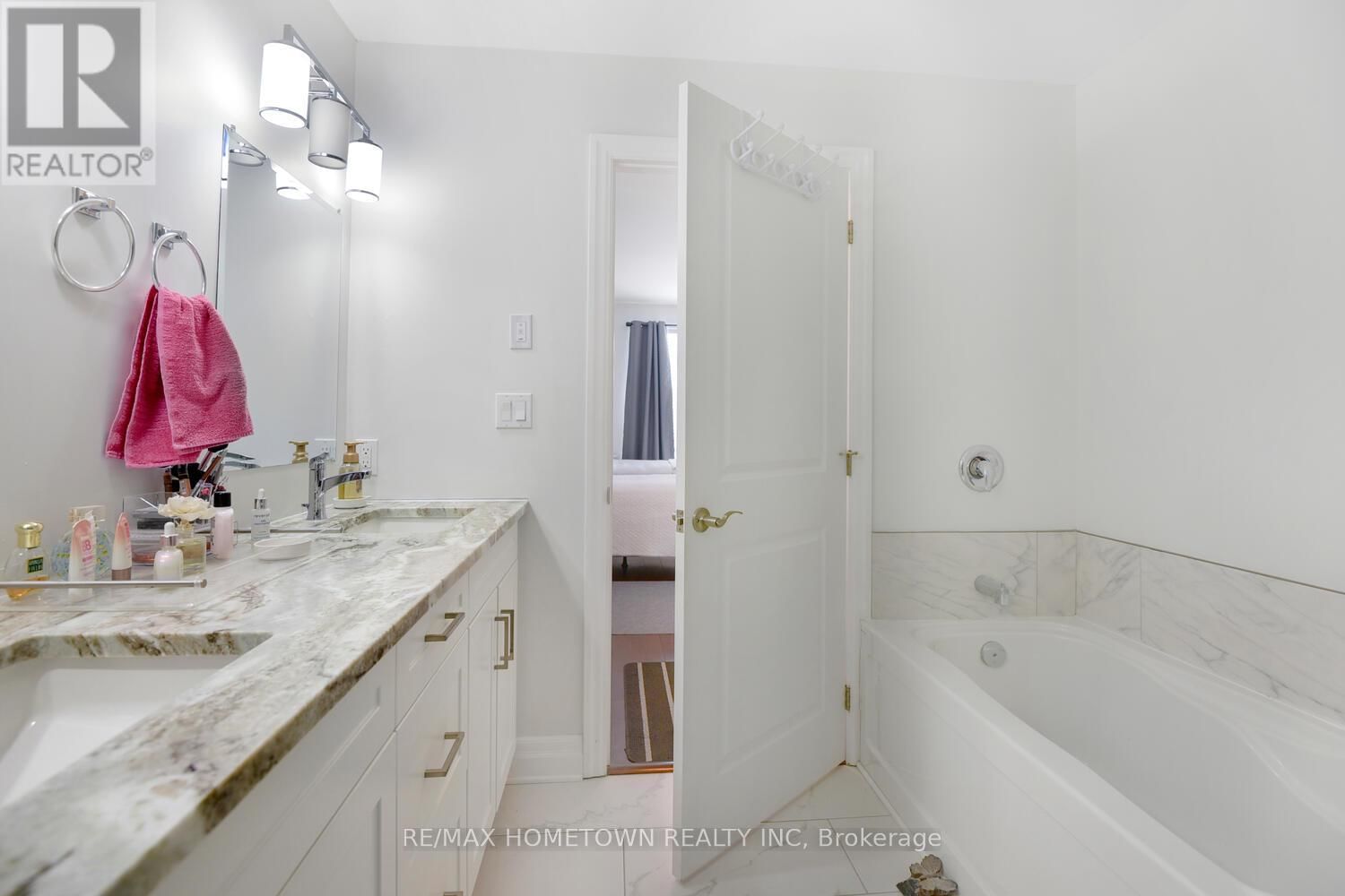 201 - 1109 MILLWOOD AVENUE Image 32