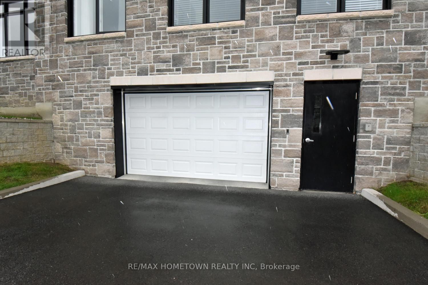 201 - 1109 MILLWOOD AVENUE Image 6