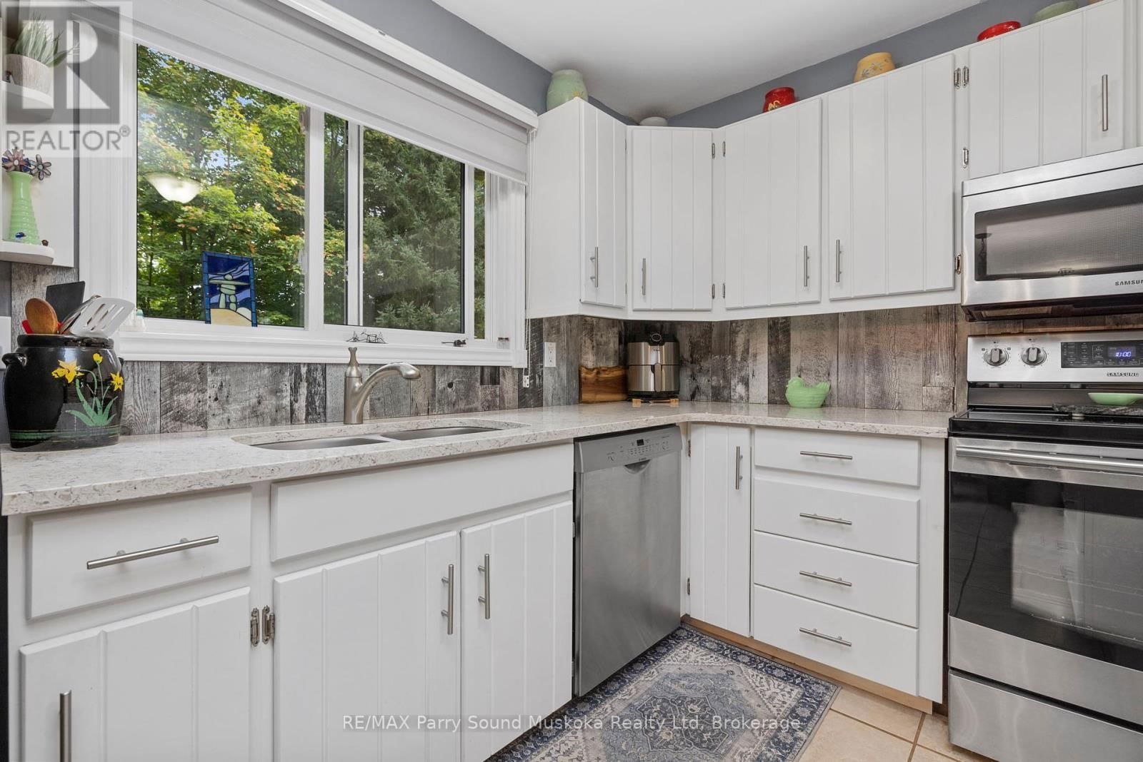 99 BAYVIEW DRIVE Image 16