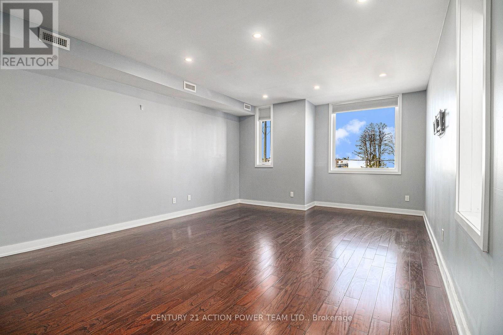 453 BOOTH STREET Image 13