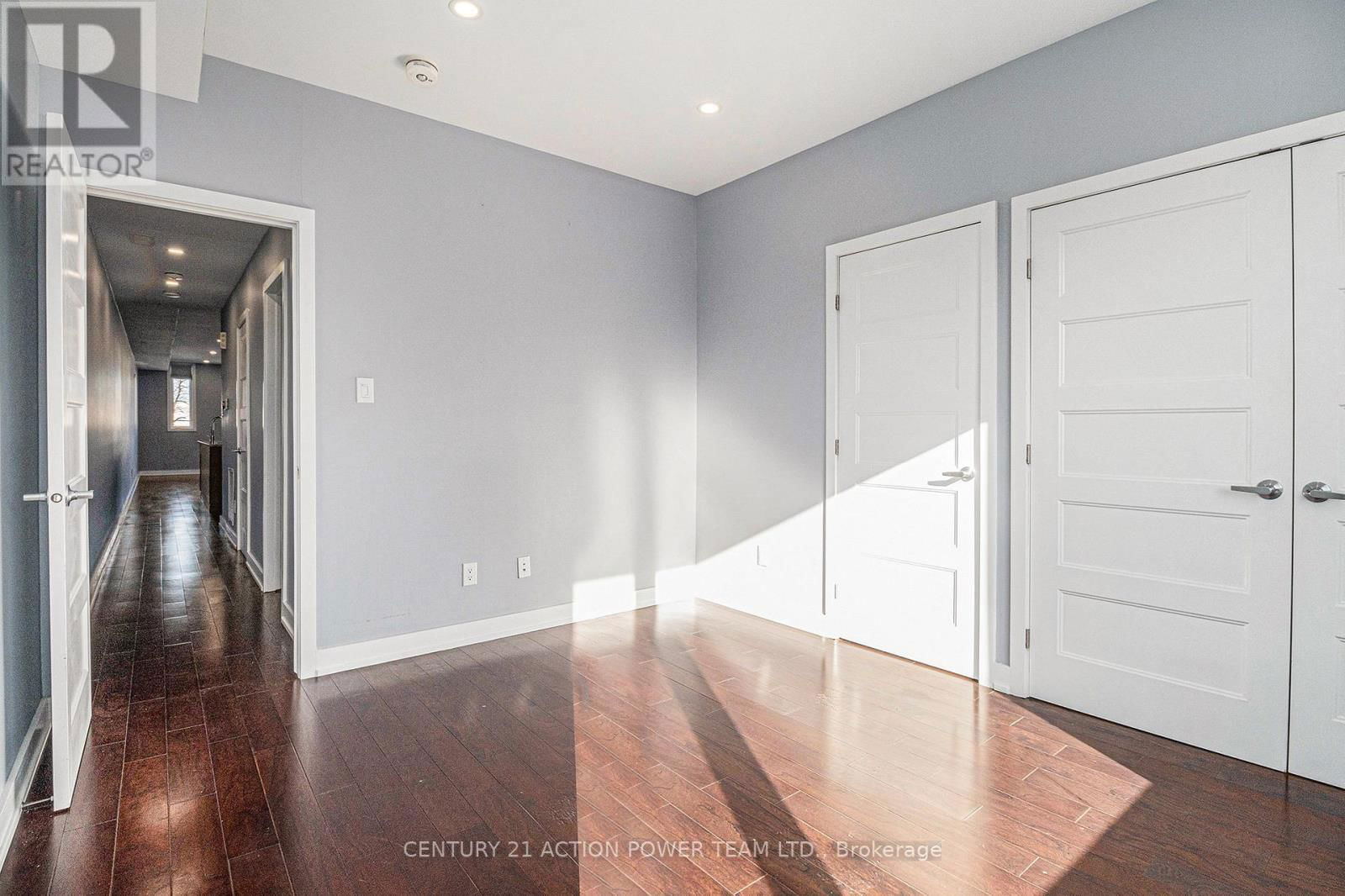453 BOOTH STREET Image 16