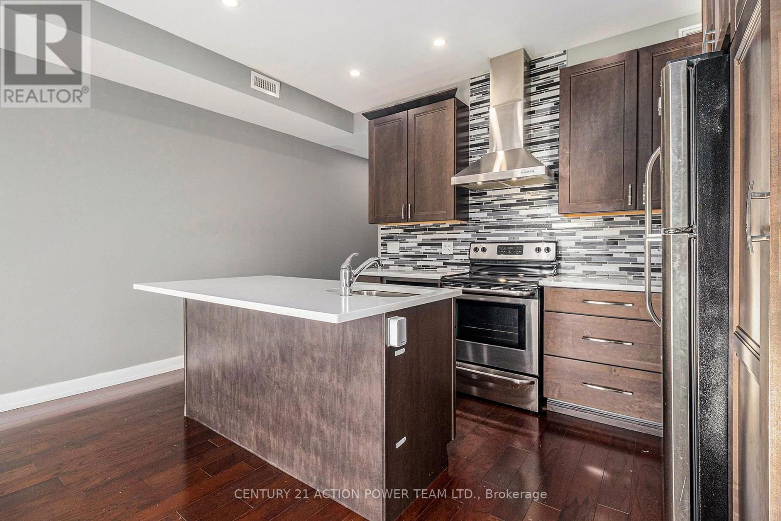 453 BOOTH STREET Image 22