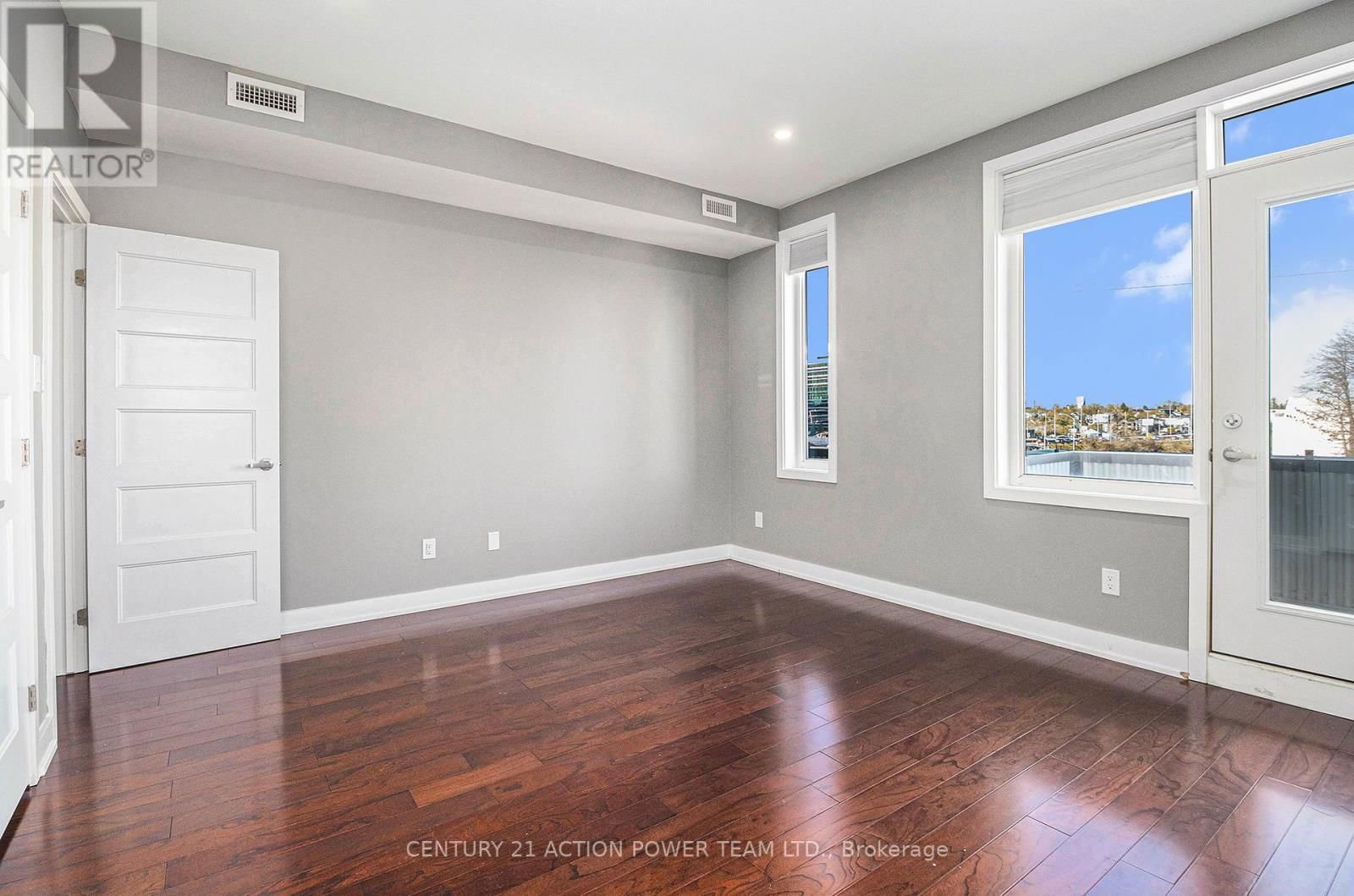 453 BOOTH STREET Image 28