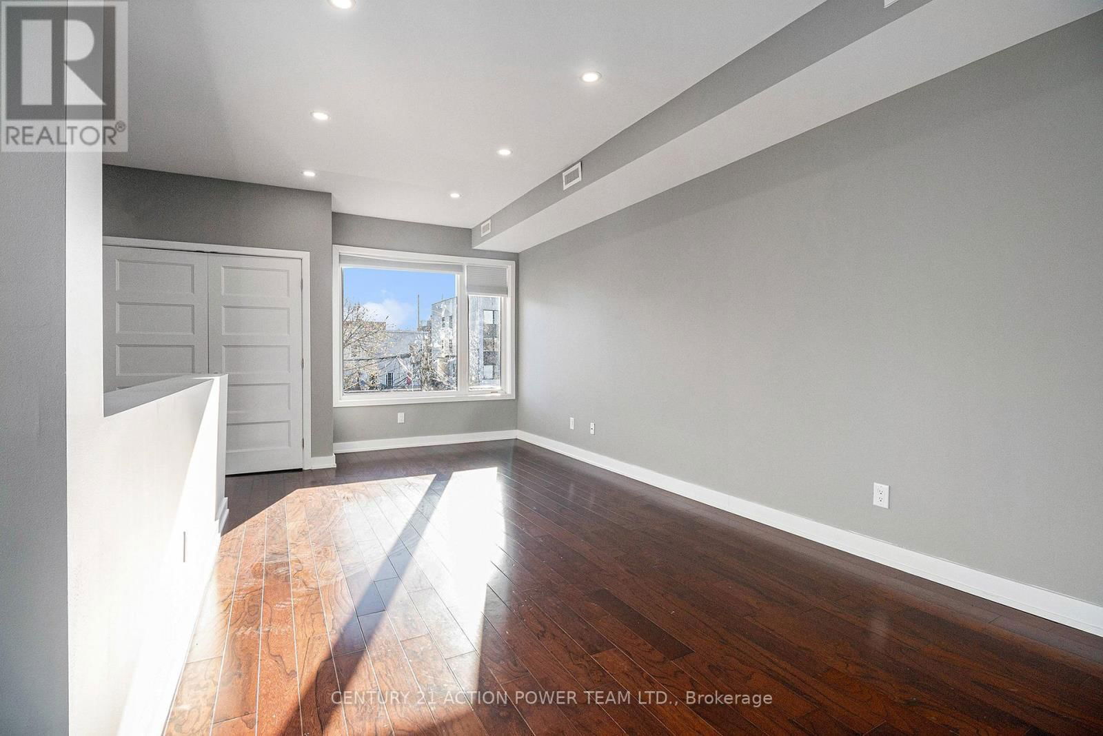 453 BOOTH STREET Image 31