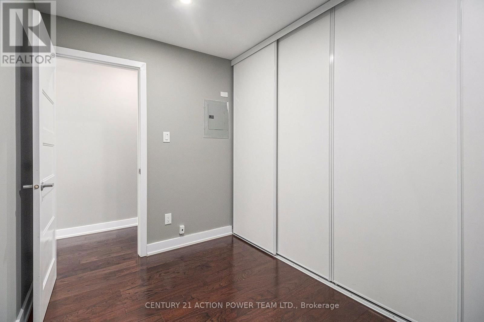 453 BOOTH STREET Image 32