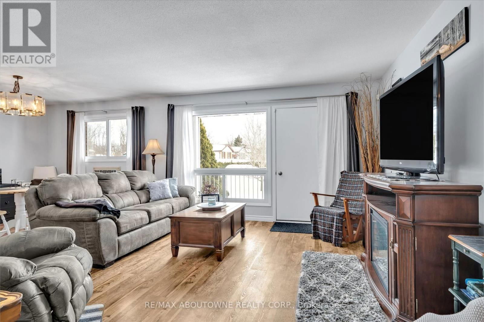 201 - 2394 MOUNTLAND DRIVE WEST Image 1
