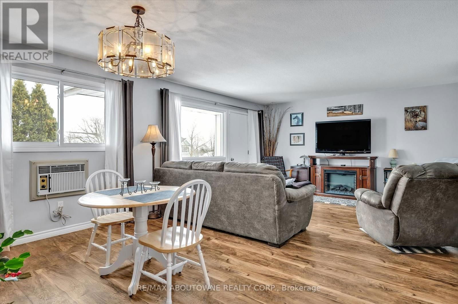 201 - 2394 MOUNTLAND DRIVE WEST Image 12