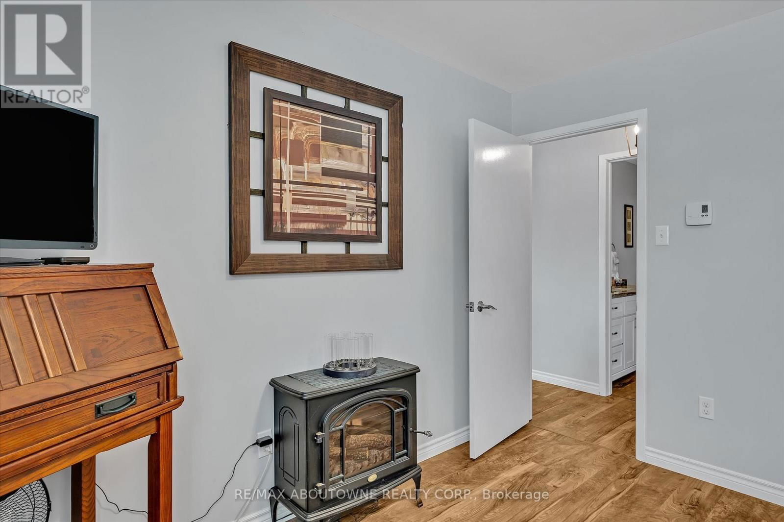 201 - 2394 MOUNTLAND DRIVE WEST Image 18
