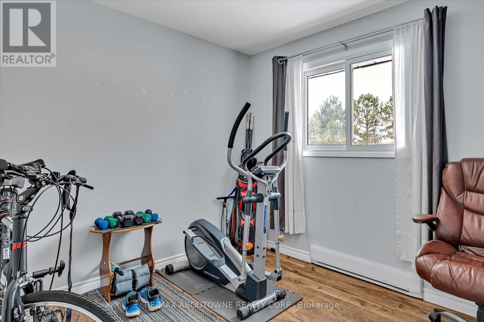 201 - 2394 MOUNTLAND DRIVE WEST Image 21