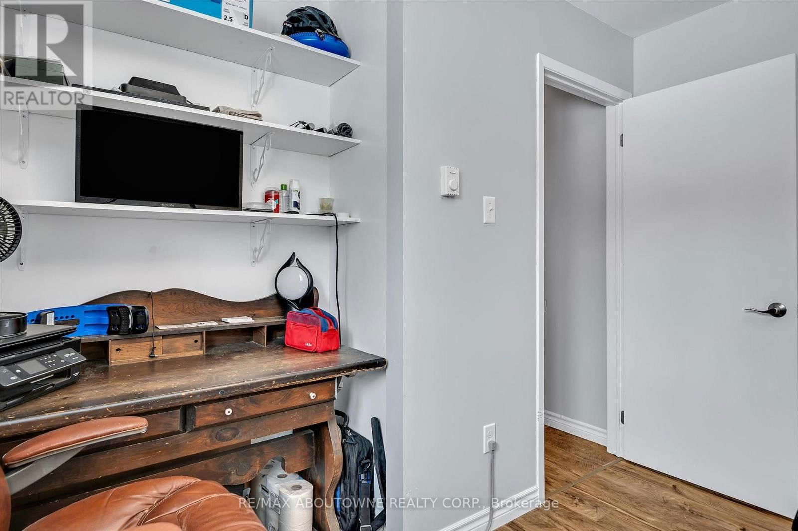201 - 2394 MOUNTLAND DRIVE WEST Image 23