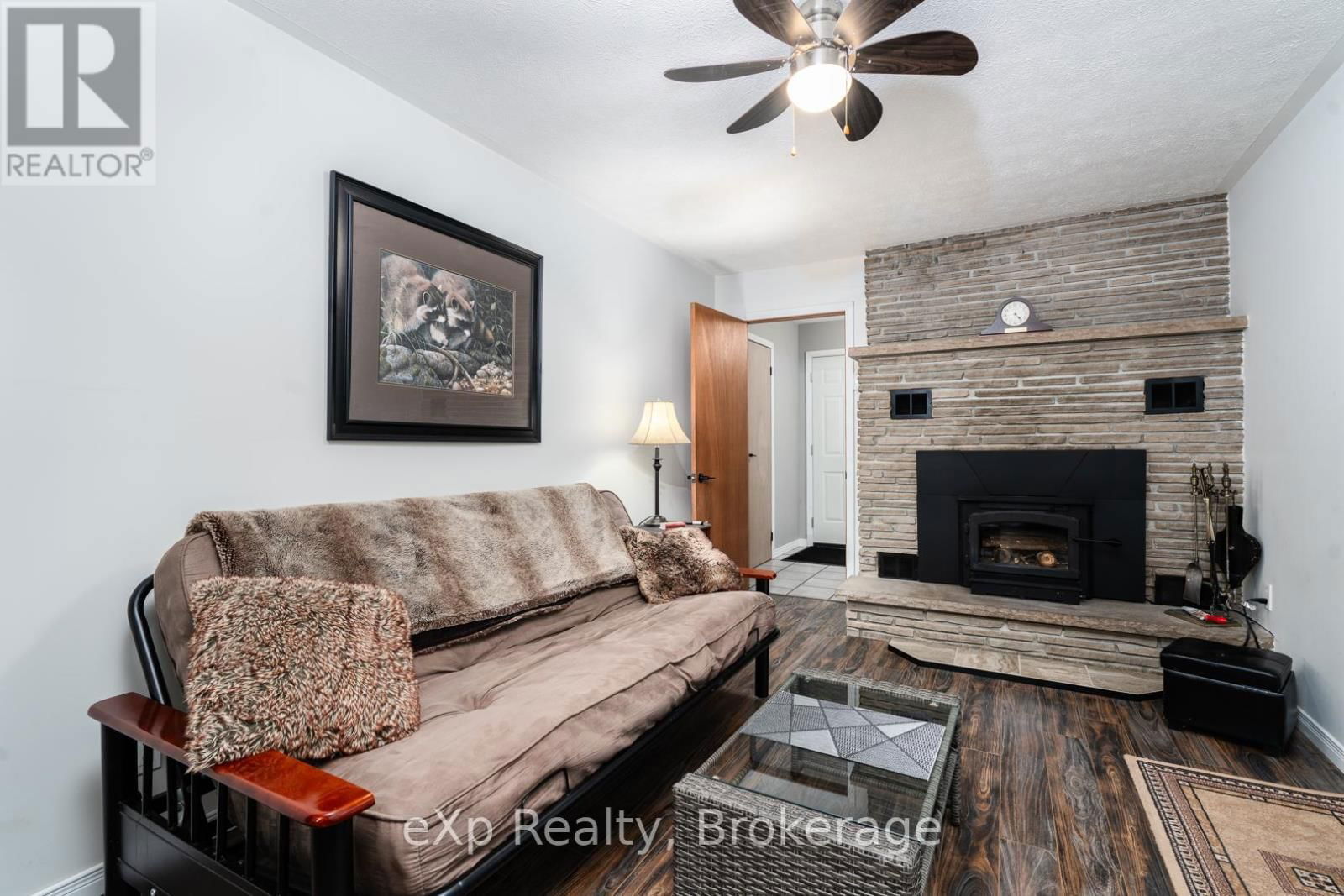 490 SADDLER STREET EAST Image 14