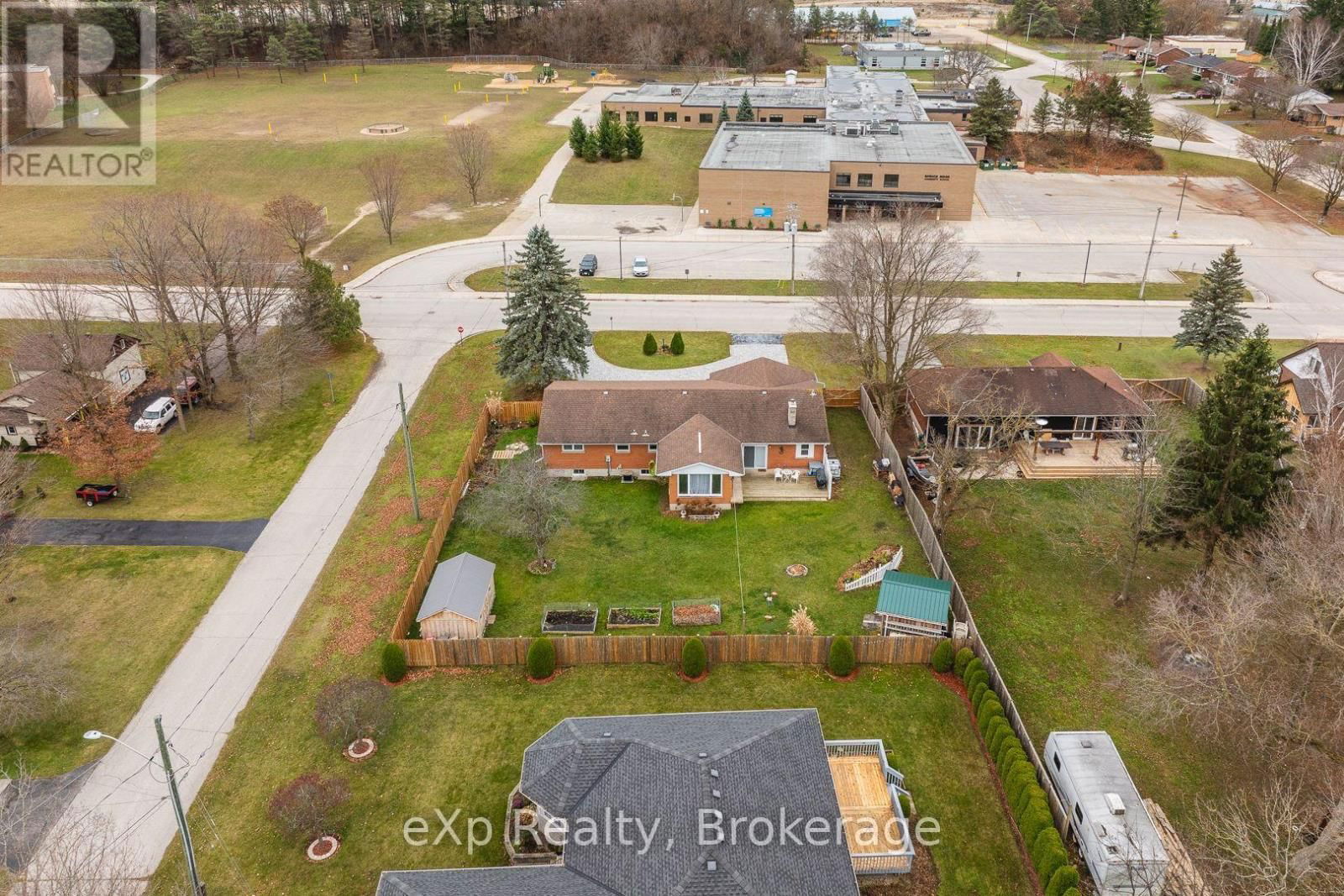 490 SADDLER STREET EAST Image 4