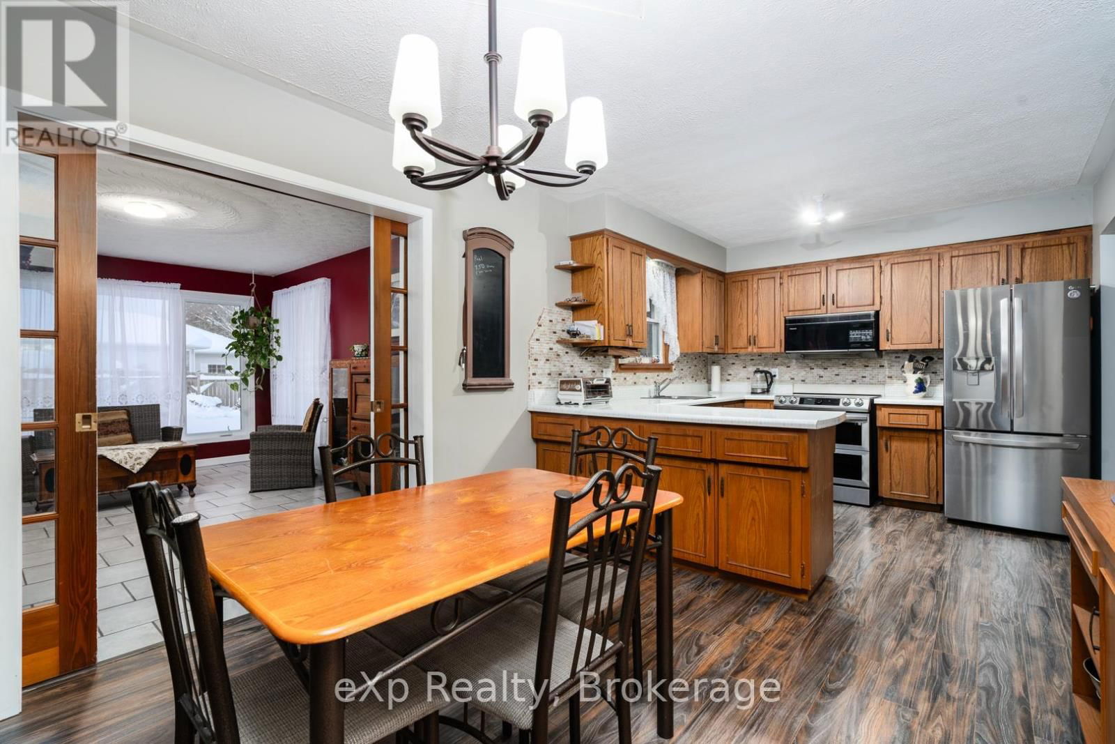 490 SADDLER STREET EAST Image 9