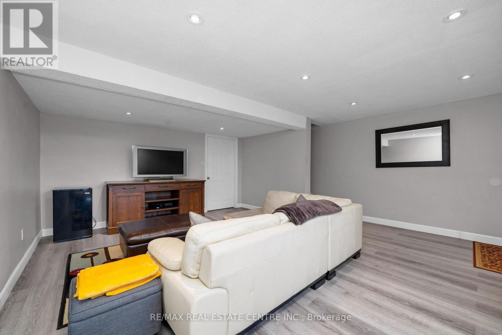 7 - 700 PAISLEY ROAD Image 11
