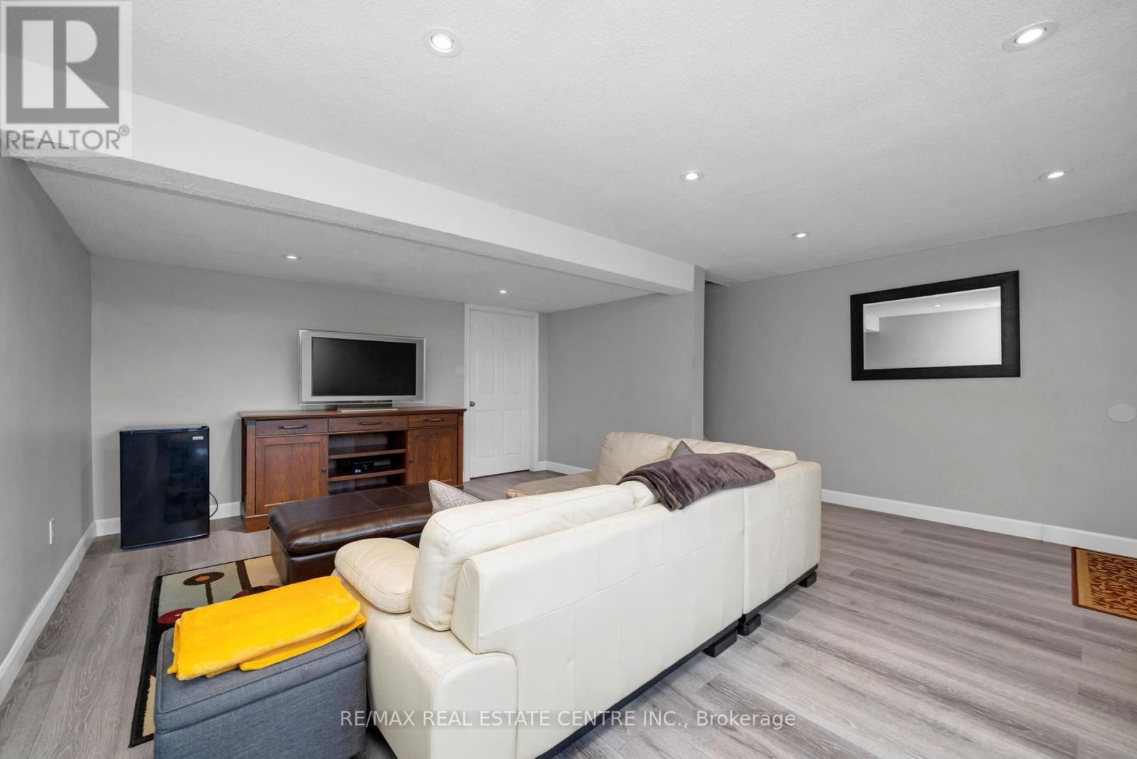 7 - 700 PAISLEY ROAD Image 9