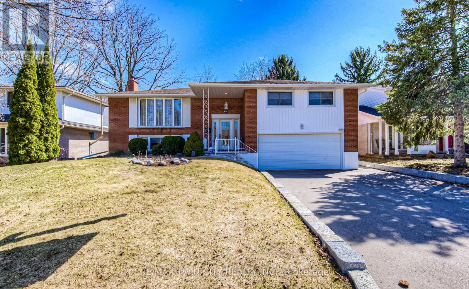 84 RIDGEVIEW CRESCENT Image 1