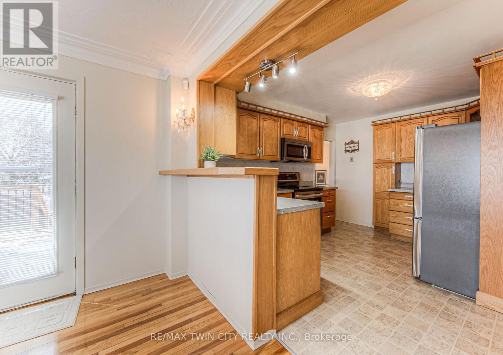 84 RIDGEVIEW CRESCENT Image 16
