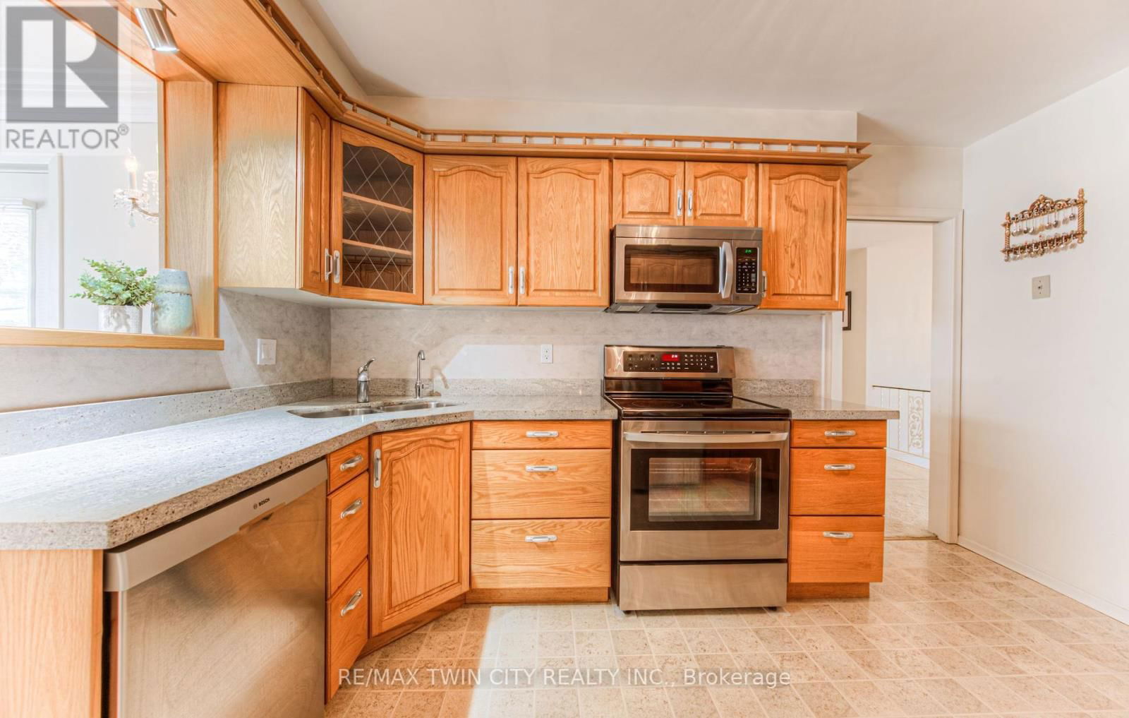 84 RIDGEVIEW CRESCENT Image 18