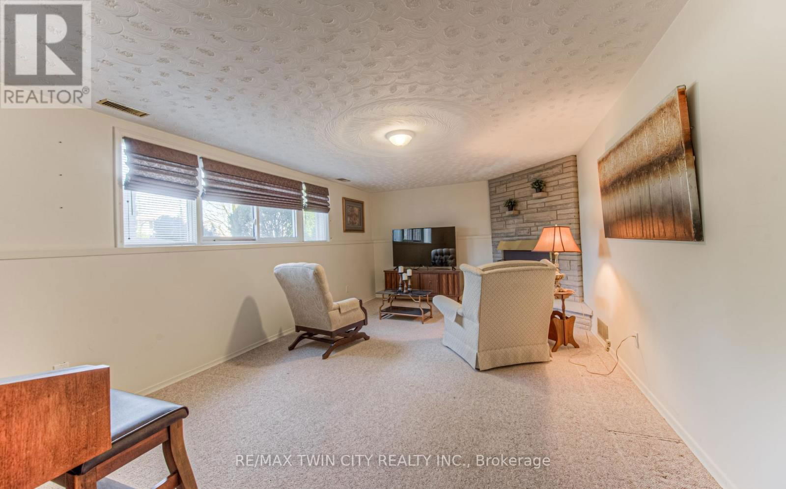 84 RIDGEVIEW CRESCENT Image 32