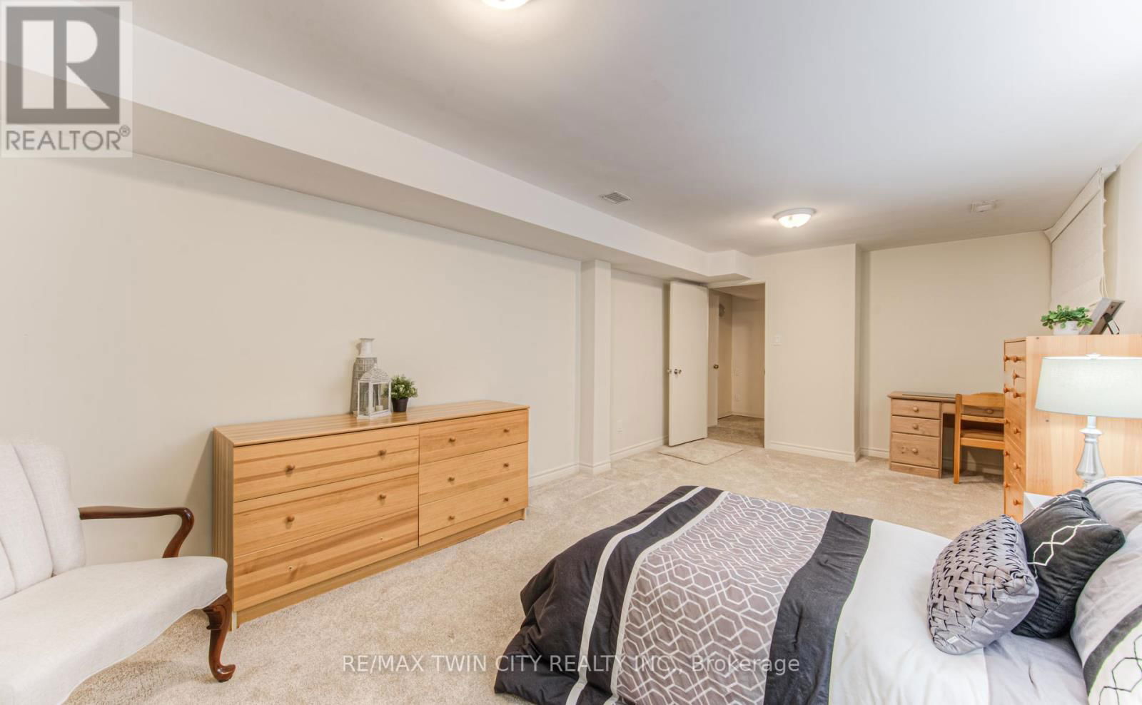 84 RIDGEVIEW CRESCENT Image 38