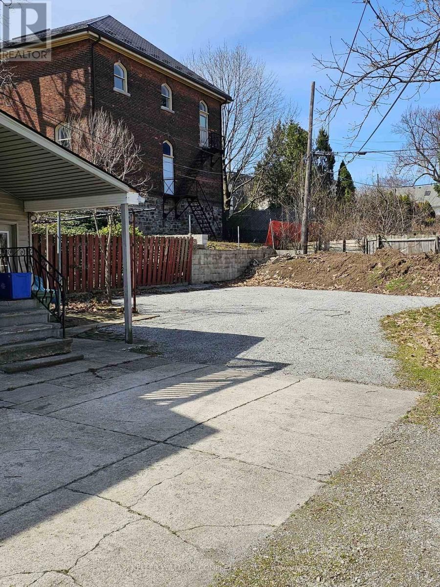 149 STRATHCONA AVENUE NORTH Image 10