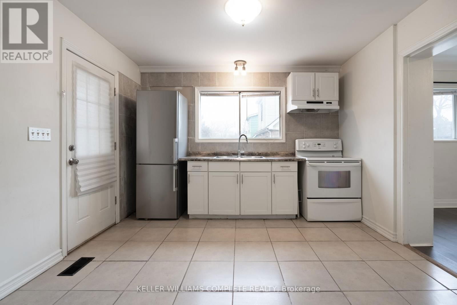 149 STRATHCONA AVENUE NORTH Image 11
