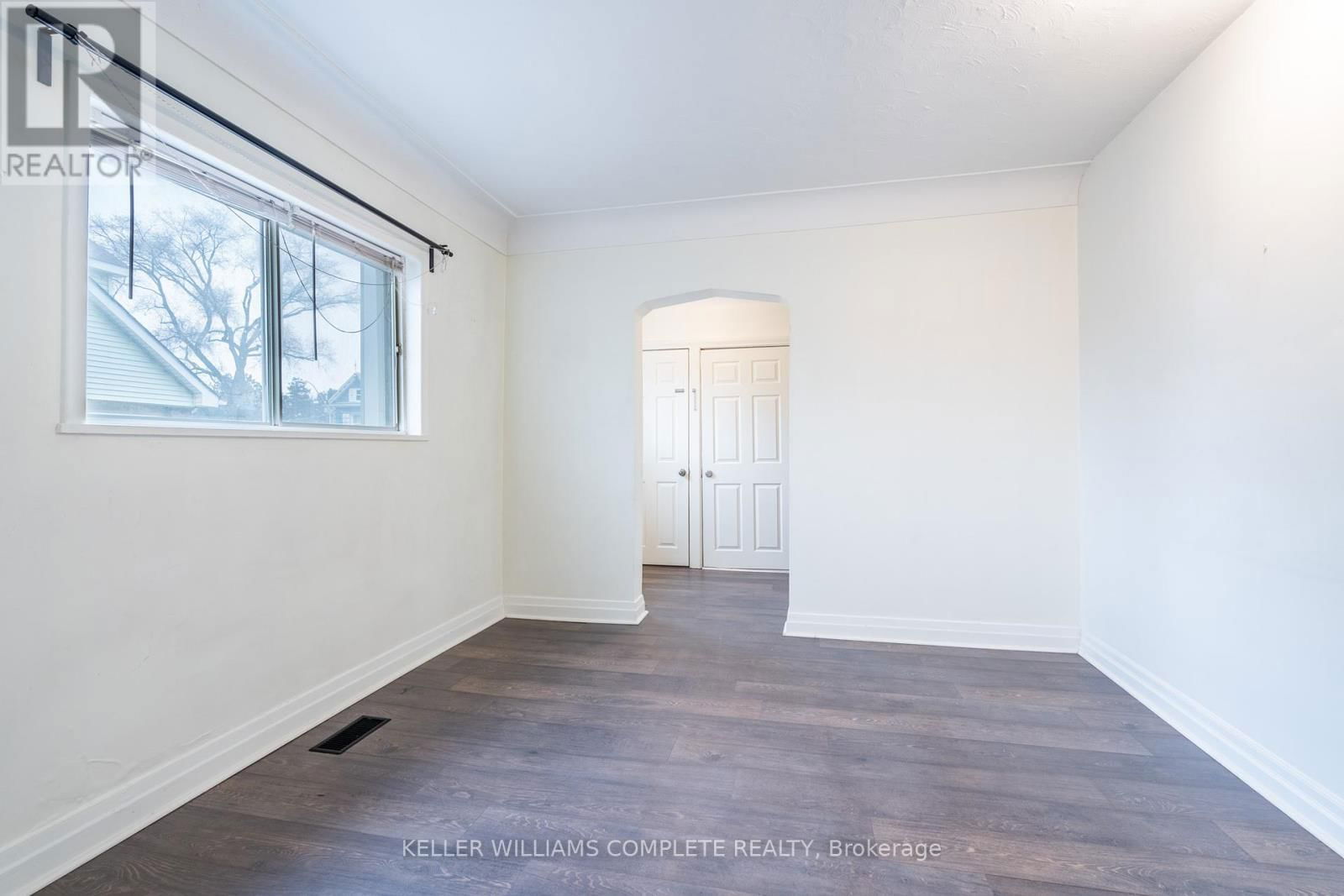 149 STRATHCONA AVENUE NORTH Image 18