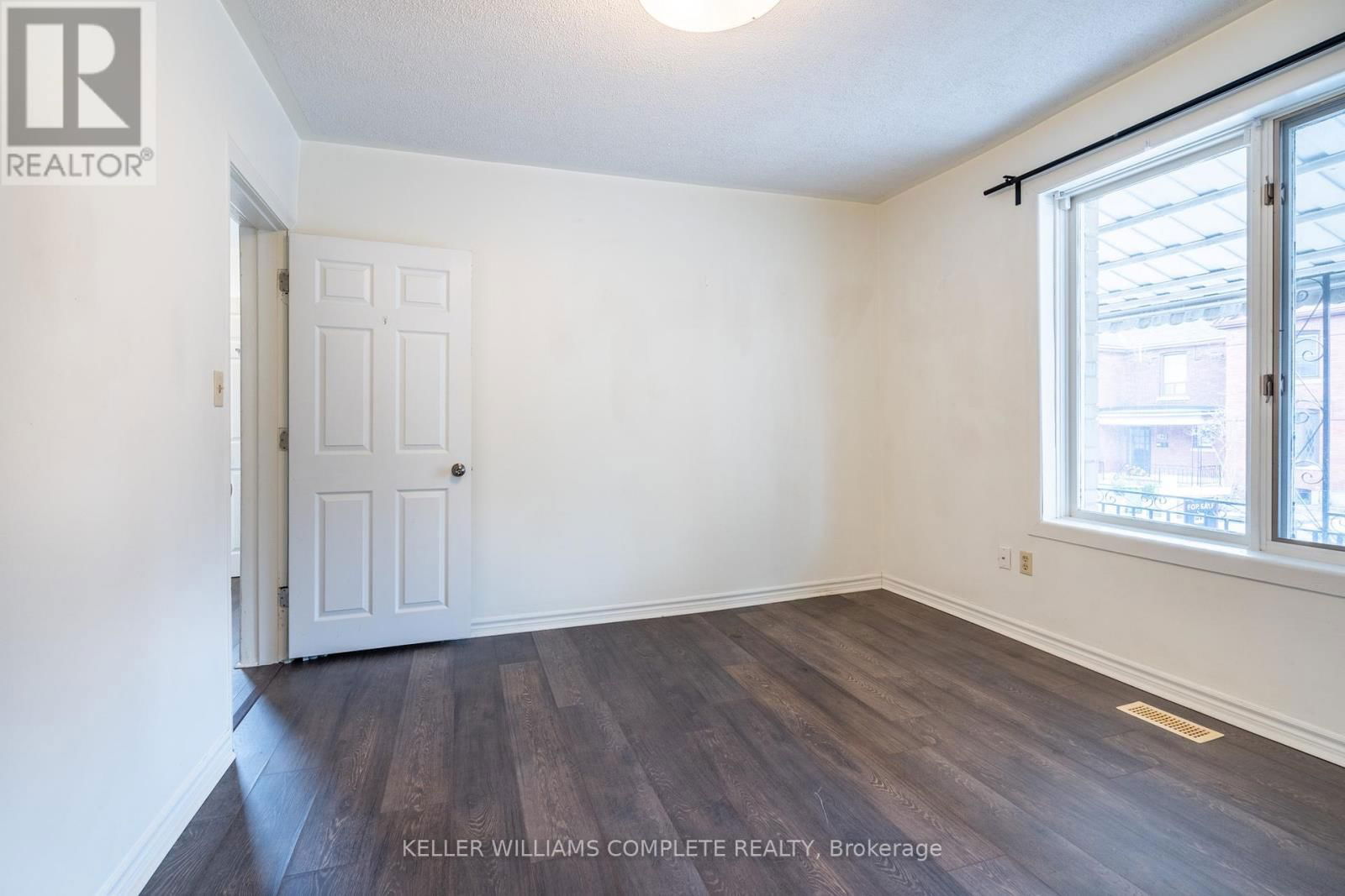 149 STRATHCONA AVENUE NORTH Image 23