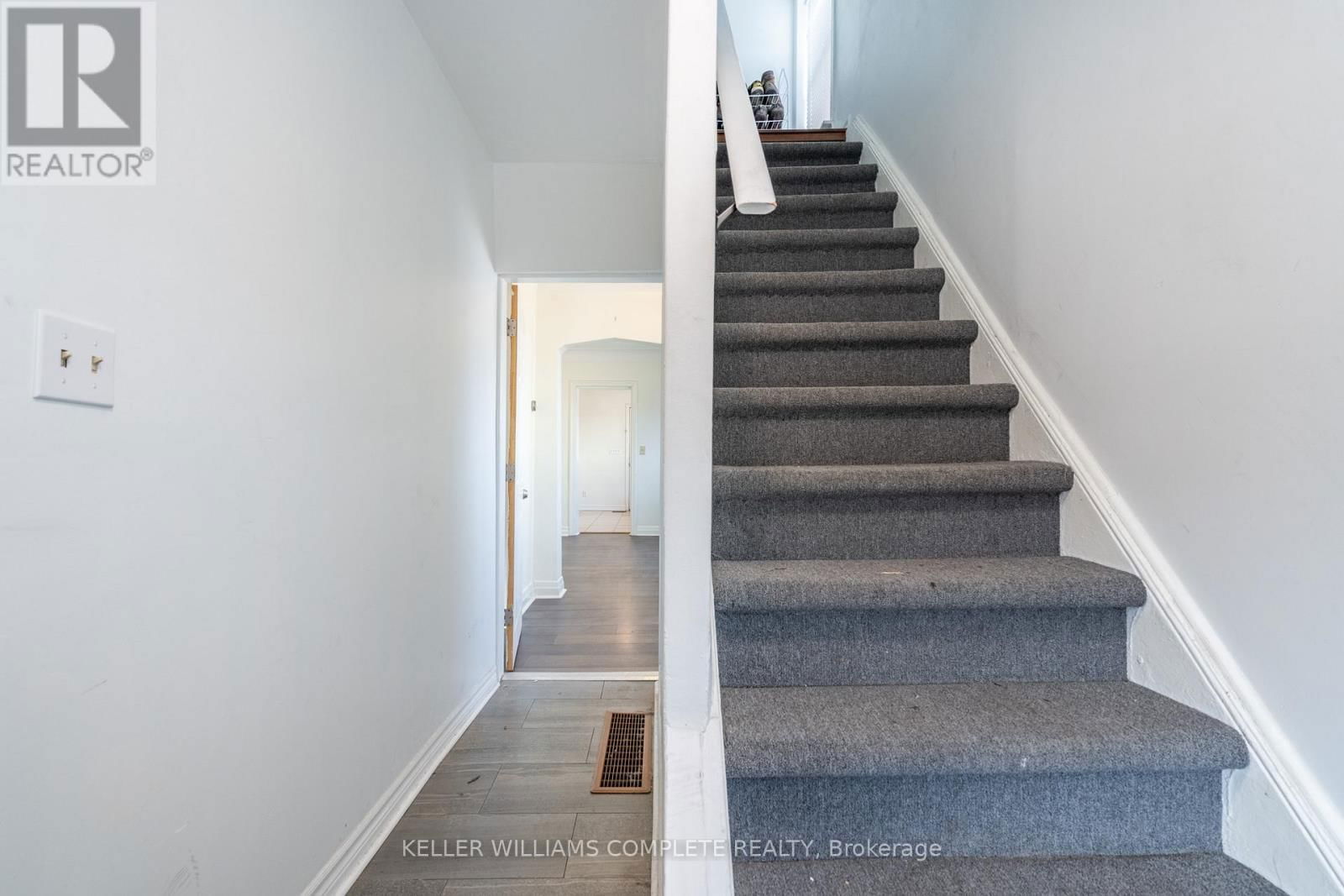 149 STRATHCONA AVENUE NORTH Image 26