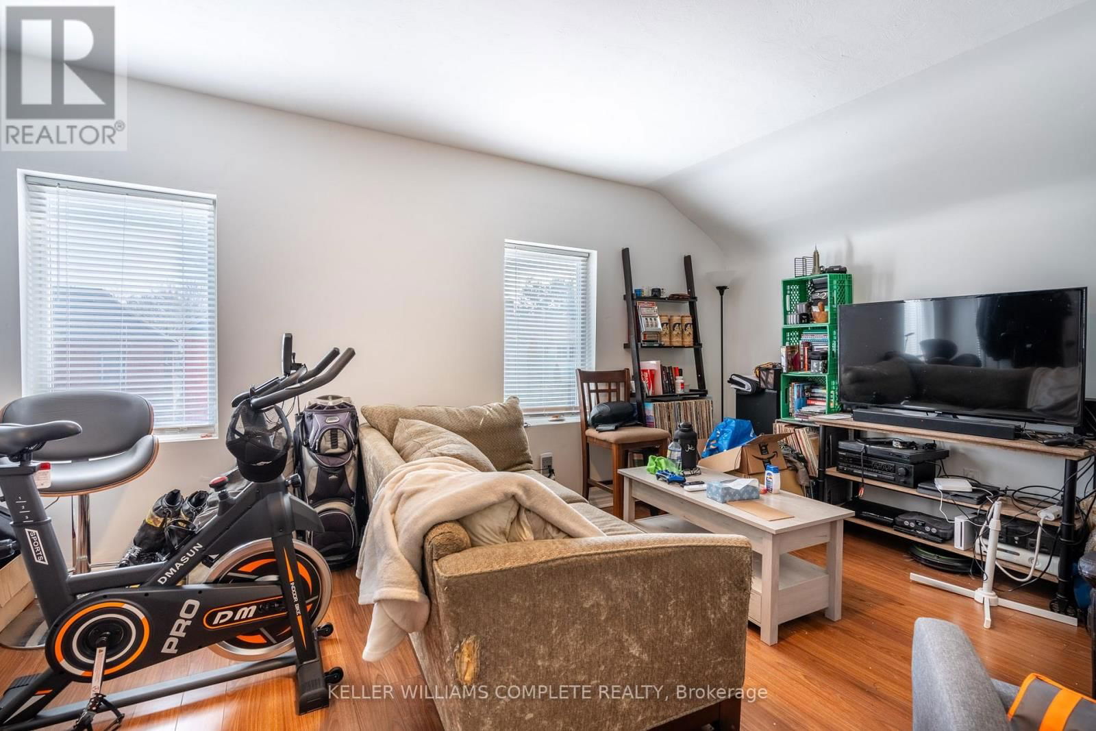 149 STRATHCONA AVENUE NORTH Image 28