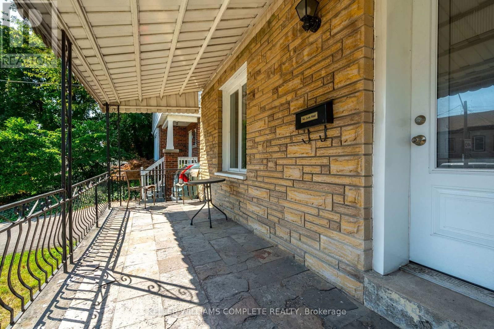 149 STRATHCONA AVENUE NORTH Image 3