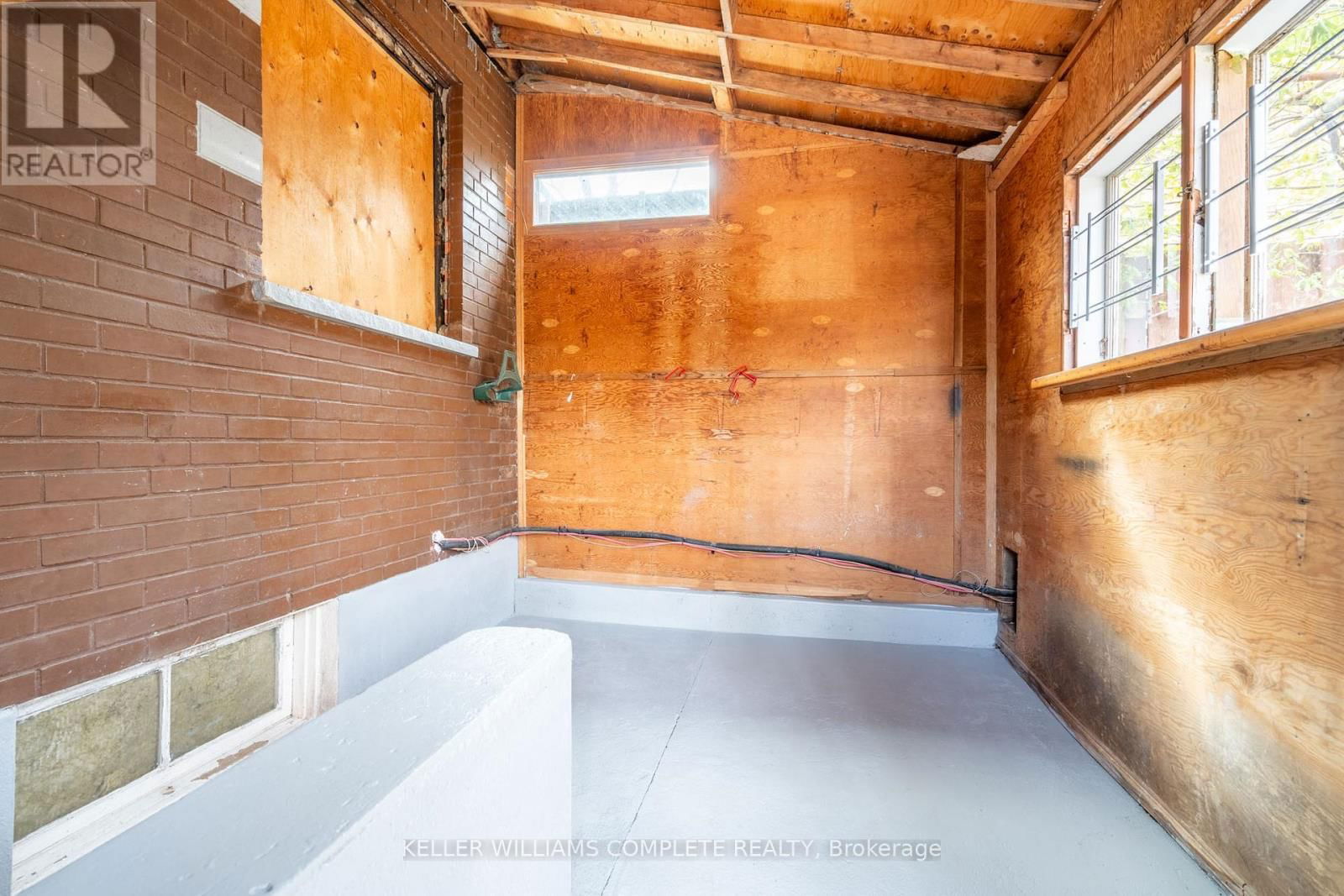 149 STRATHCONA AVENUE NORTH Image 34