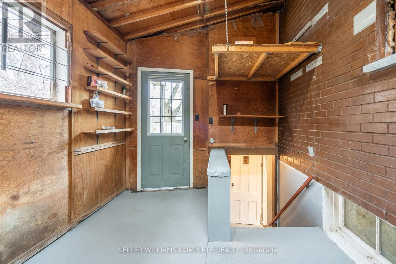 149 STRATHCONA AVENUE NORTH Image 35