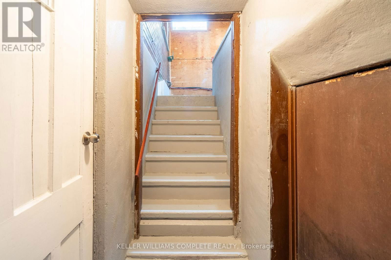 149 STRATHCONA AVENUE NORTH Image 36