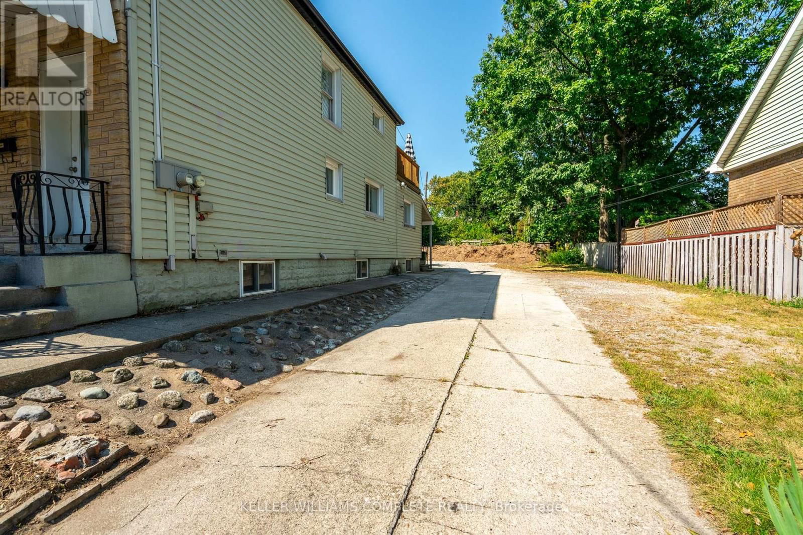 149 STRATHCONA AVENUE NORTH Image 4