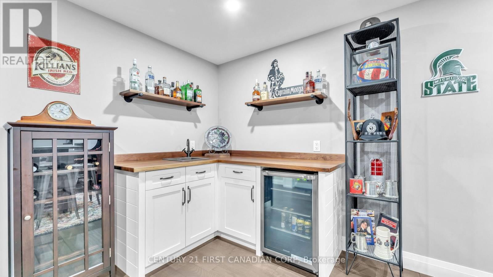 697 BARKER STREET Image 23