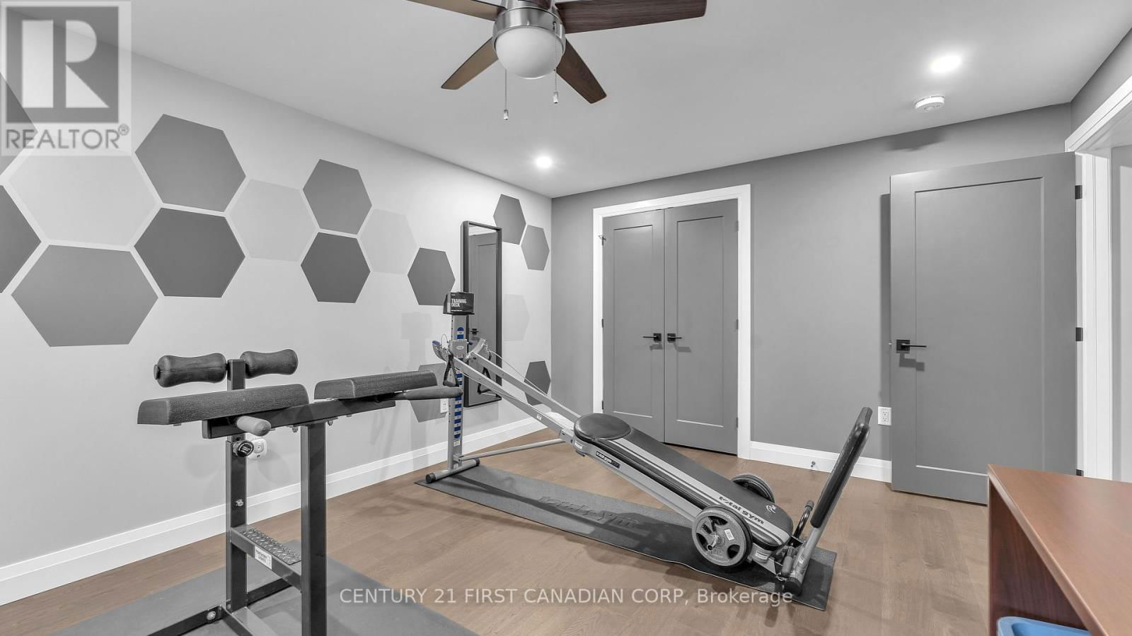 697 BARKER STREET Image 29